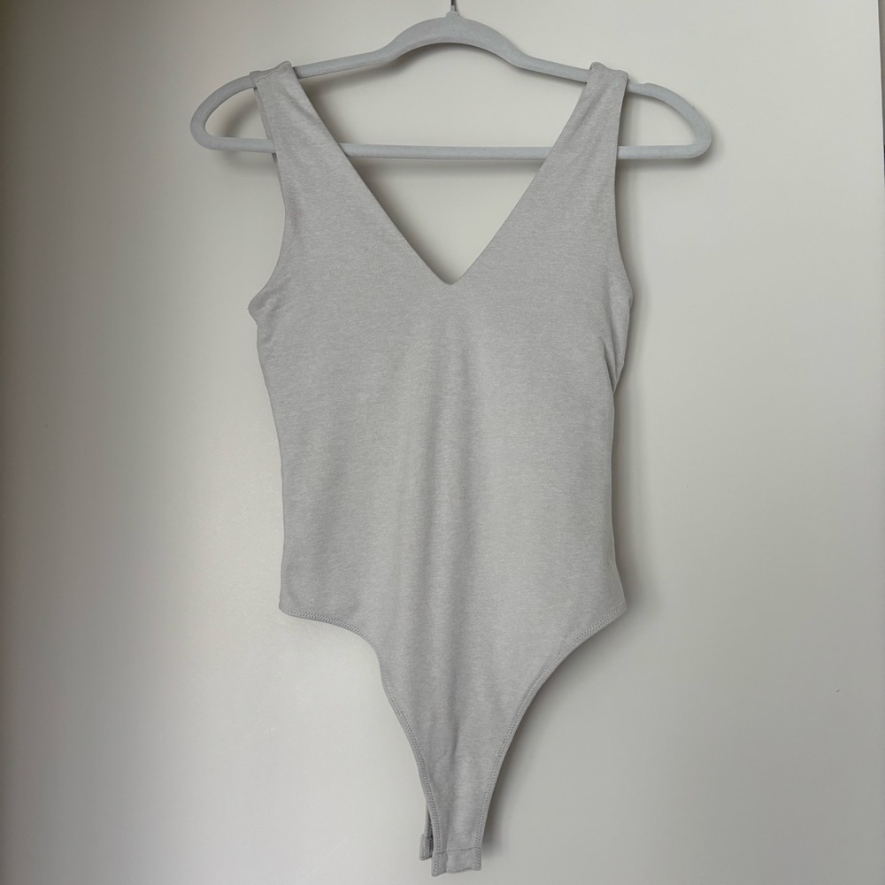 Vuori Halo Bodysuit in Salt Heather